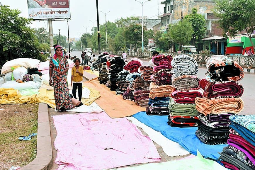 सतना में 500 रुपए दो और जहां मन हो वहीं दुकान सजाओ: नगर निगम कर्मचारियों पर फुटपाथ–सड़क बेचने के गंभीर आरोप, बाजार बैठकी की रसीदों से खुली पोल