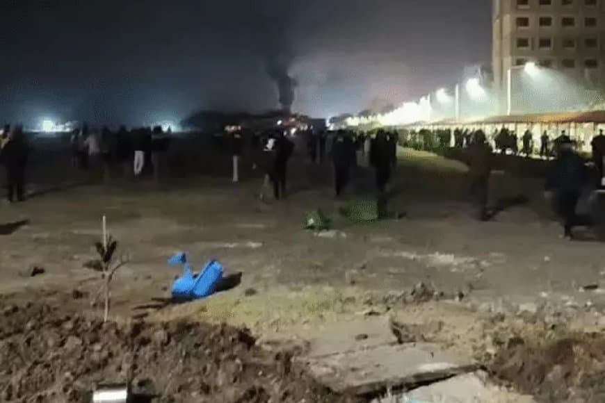 सीहोर... वीआईटी कॉलेज में उपद्रव... छात्रों ने गाड़ियों में लगाई आग 