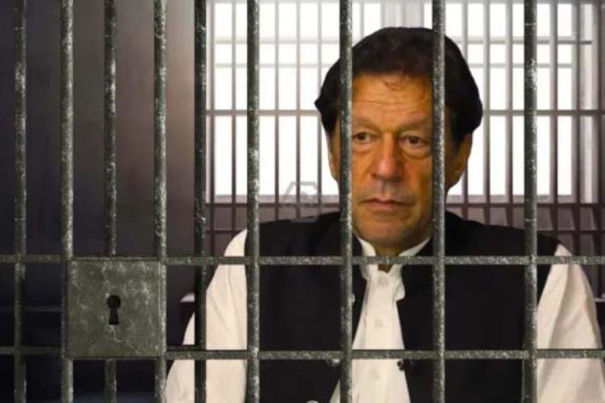 इमरान खान जिंदा हैं... पाक रक्षा मंत्री का दावा- मिल रहीं फाइव स्टार जैसी सुविधाएं 