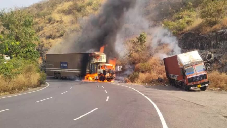 पुणे: नवले पुल पर भीषण हादसा, दो ट्रकों की टक्कर के बाद लगी आग; 8 लोग ज़िंदा जले, 'खतरनाक स्पॉट' पर फिर मौत