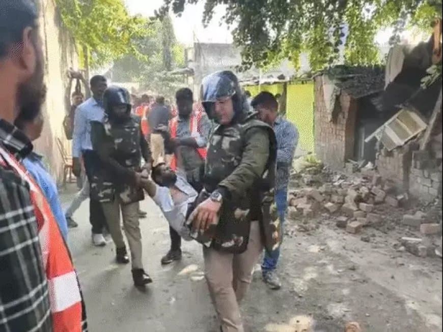 इंदौर अन्नपूर्णा मंदिर ट्रस्ट जमीन विवाद: अतिक्रमण हटाने गई टीम के सामने परिवार ने किया आत्मदाह का प्रयास, 4 हिरासत में