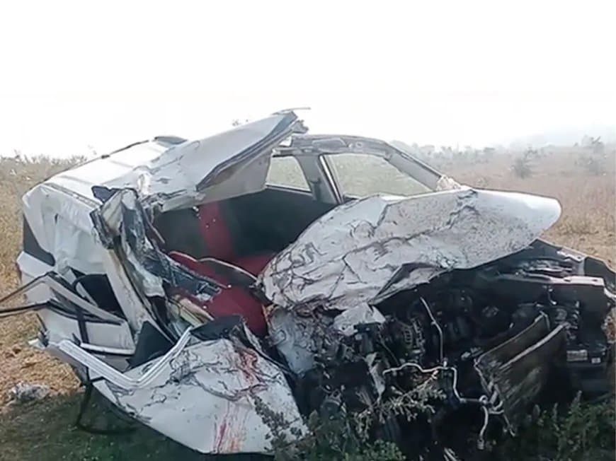 मध्यप्रदेश... गुना में ट्रक ने मारी टक्कर... कार सवार तीन युवकों की मौत