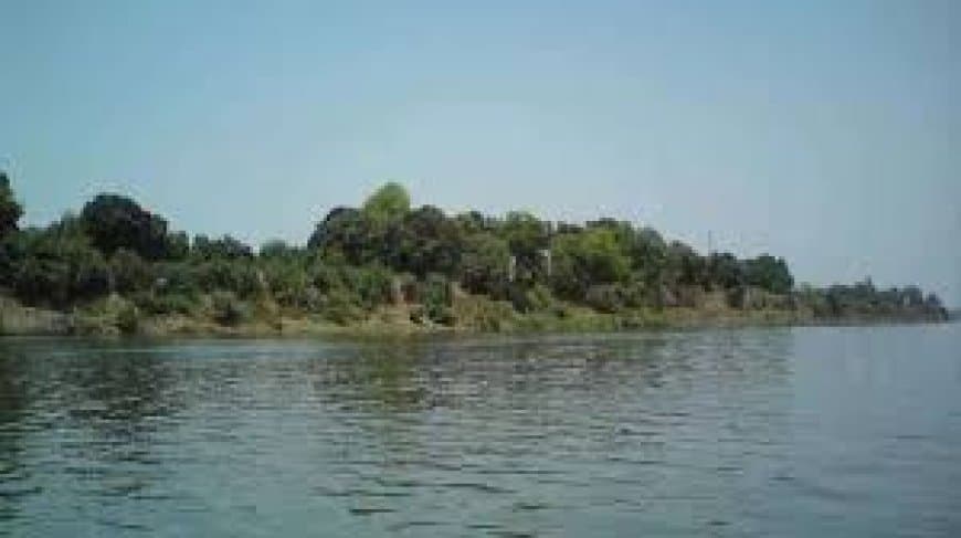 नर्मदा नदी: उद्गम, धार्मिक महत्व, और उल्टी दिशा में बहने का रहस्य