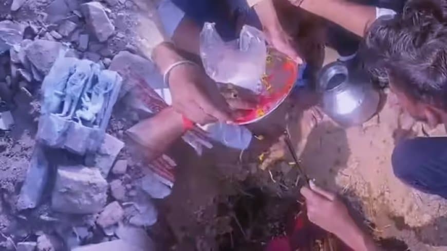 सागर: मस्जिद की खुदाई में मिली भगवान राम की मूर्तियां, मंदिर बनाने की मांग पर पापेड़ गांव में तनाव