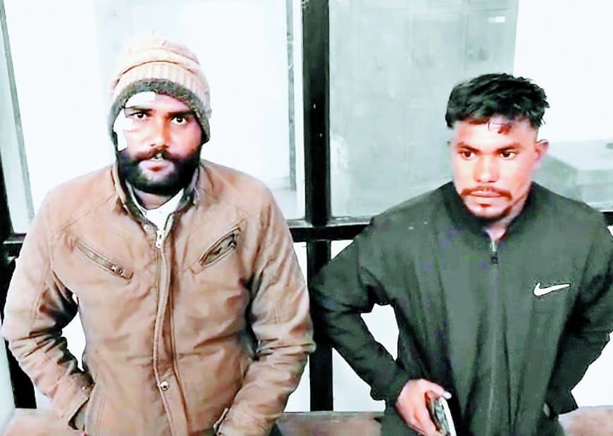 शराब के नशे में नाली में गिरा, ठेकेदार पर एफआईआर की मांग कर थाने में किया अभद्र व्यवहार और लाइन अटैच हो गया प्रधान आरक्षक