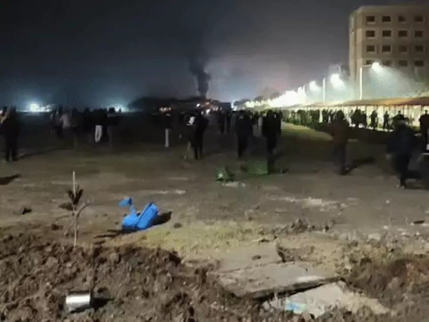 सीहोर... वीआईटी कॉलेज में उपद्रव... छात्रों ने गाड़ियों में लगाई आग 