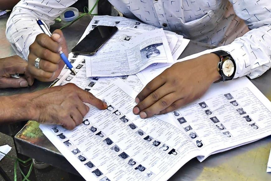 एसआईआर... आयोग ने कहा- बीएलओ को मिलेगा 12000 वेतन