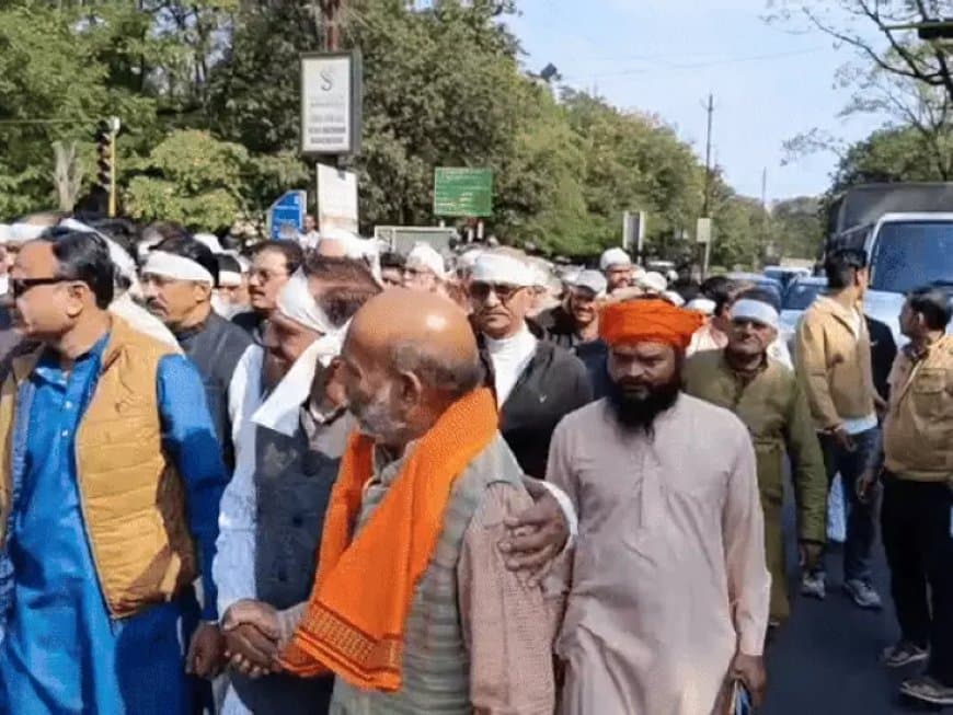 IAS संतोष वर्मा के बयान पर बवाल: ब्राह्मण समाज ने कफन बांधकर भोपाल में किया प्रदर्शन | बर्खास्तगी की मांग