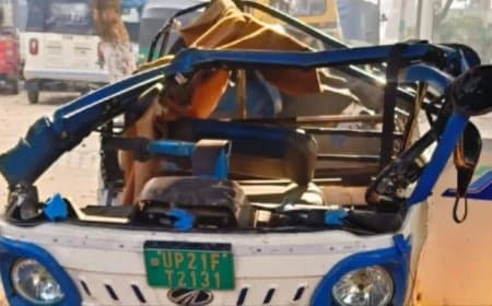 मुरादाबाद... ऑटो रिक्शा को वाहन ने मारी टक्कर, तीन लोगों की मौत