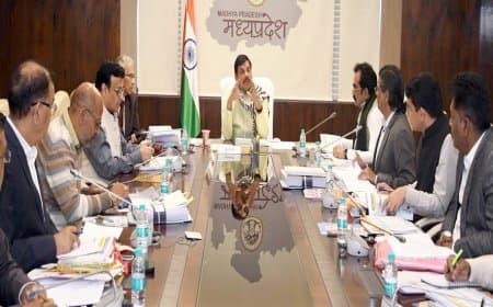 सीएम की PWD समीक्षा: "लोक निर्माण से लोक कल्याण" की ओर