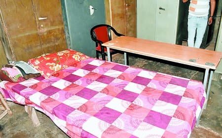 सतना कॉलेज के ‘अस्थायी सिक रूम’ का राज़ बेनकाब: नैक को दिखाने के लिए रिकॉर्ड रूम पर लिखा गया बोर्ड, डेढ़ लाख रुपए खर्च और तीन-तीन चाबियों ने बढ़ाया संदेह