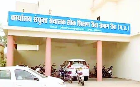 रीवा–मऊगंज के 75 हाई और हायर सेकेंडरी स्कूलों पर ताला लगने का संकट: मान्यता नवीनीकरण न कराने पर बंद हो सकती हैं कक्षाएँ, 15 दिसंबर से शुरू होगा ऑनलाइन आवेदन