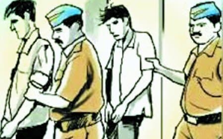 मॉर्निंग वॉक पर निकले बुजुर्ग से लूट करने वाले दो शातिर बदमाश गिरफ्तार, कोतवाली पुलिस ने नकदी और बाइक की जब्त