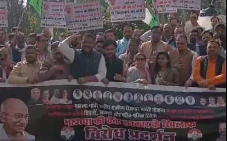 मनरेगा का नाम बदलने के खिलाफ भोपाल में कांग्रेस का प्रदर्शन, गांधी सम्मान से जोड़कर जताया विरोध