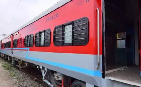   चलती ट्रेन के एसी कोच में पूर्व मंत्री का पर्स चोरी... तीन राज्यों में हड़कंप 