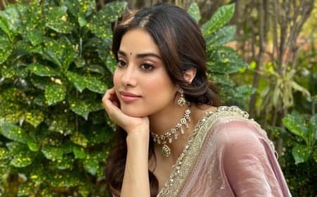  अभिनेत्री जाह्नवी  ने कहा- बांग्लादेश में जो हो रहा, वह बर्बरता ...नरसंहार 