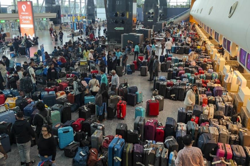 यात्रियों की परेशानी बरकरार... इंडिगो ने नहीं भरी उड़ान, मैदान में रेलवे