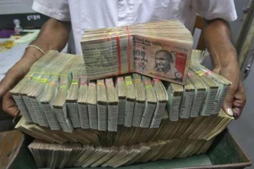 दिल्ली में हड़कंप... आठ साल बाद मिले तीन करोड़ के पुराने नोट  