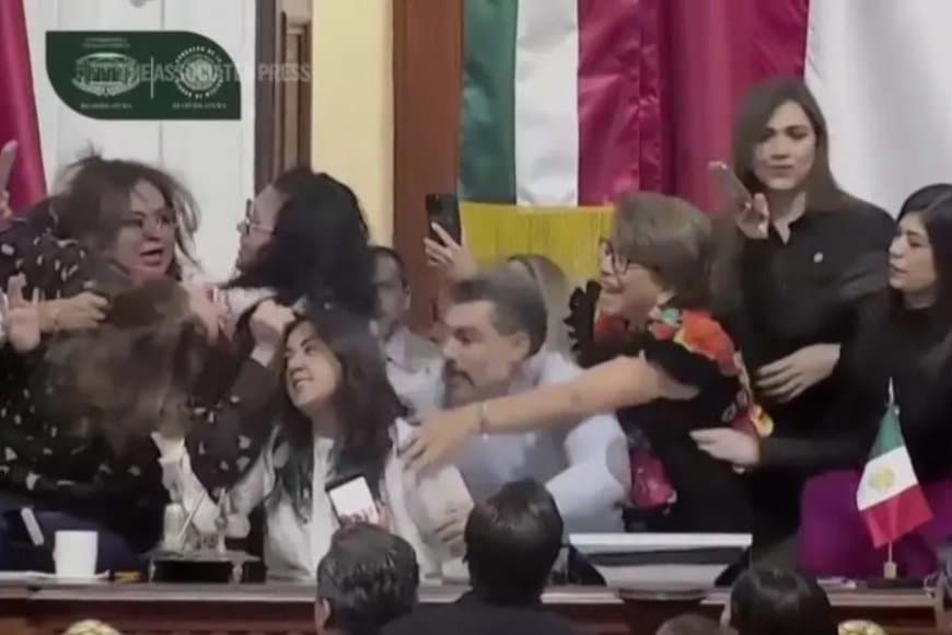 मेक्सिको संसद में शर्मनाक घटना: महिला सांसदों के बीच हुई मारपीट