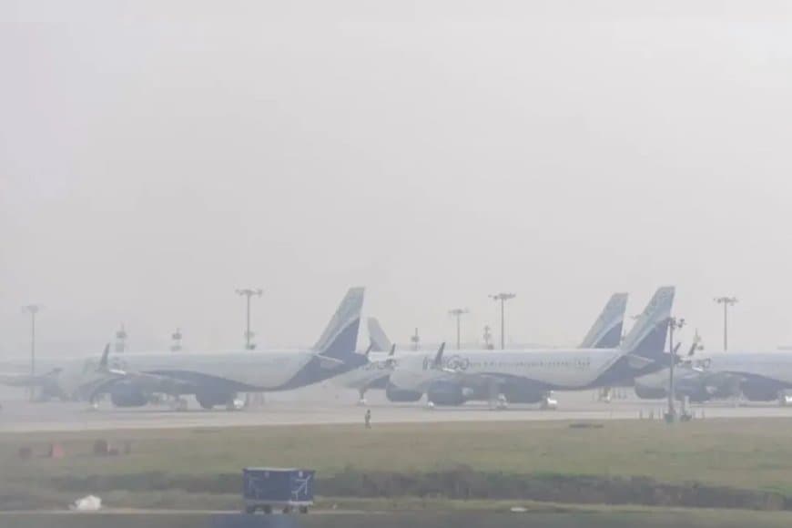 कोहरे का कहर... दिल्ली में 130 फ्लाइट कैंसिल, यूपी-बिहार में छह की मौत