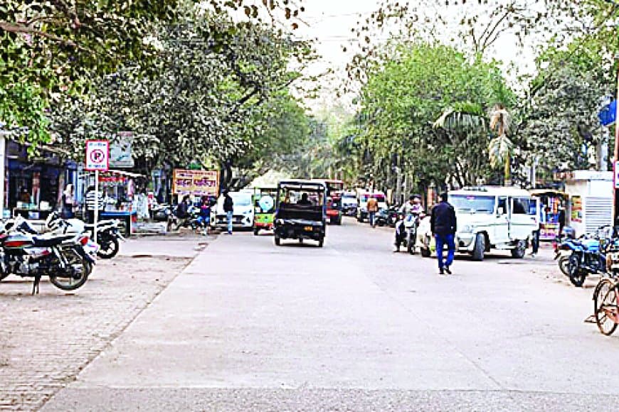 पन्ना में मेडिकल स्टोर बने अवैध क्लीनिक, बाहरी डॉक्टरों से कराई जा रही गैरकानूनी प्रैक्टिस, रात में दवाओं के लिए भटकते मरीज