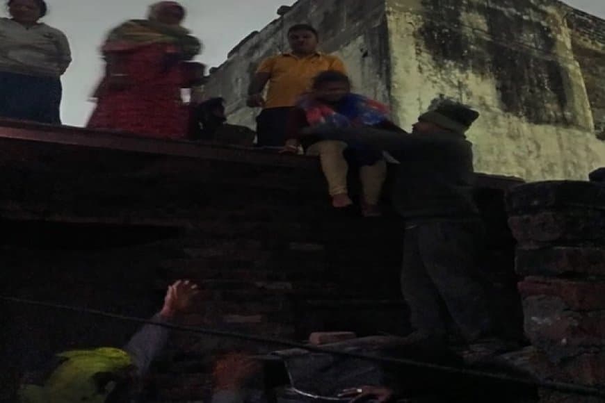 आगरा... गेस्ट हाउस में आग... मची अफरा-तफरी...छत के रास्ते बचाई जान 