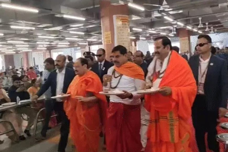 महाकाल के द्वार ‘खास’ भी ‘आम’ नड्डा-मोहन ने उठाई अपनी जूठी थाली