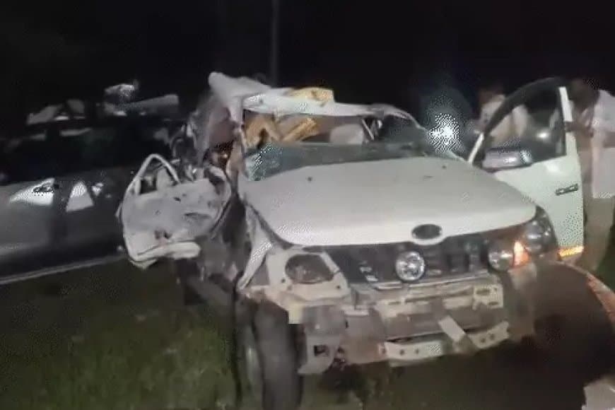 तमिलनाडु...  बस का फटा टायर... दो कारों का रौंदा... नौ लोगों की मौत