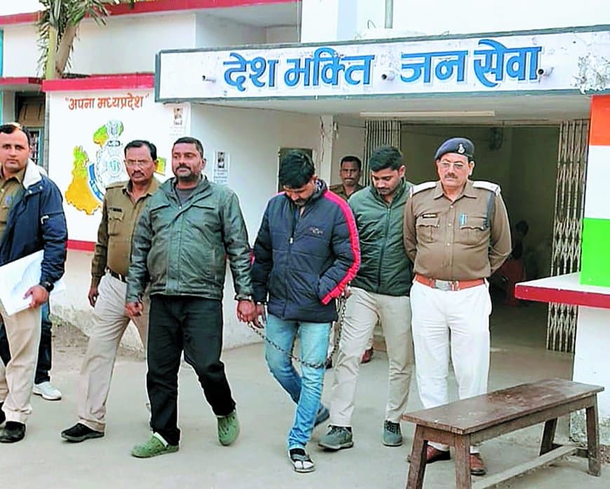 धान की बोरियों में छिपा रखा था 9 लाख का गांजा: सतना में हाई-प्रोफाइल तस्करी का भंडाफोड़, राज्यमंत्री के रिश्तेदारों पर आरोप से मचा राजनीतिक तूफ़ान