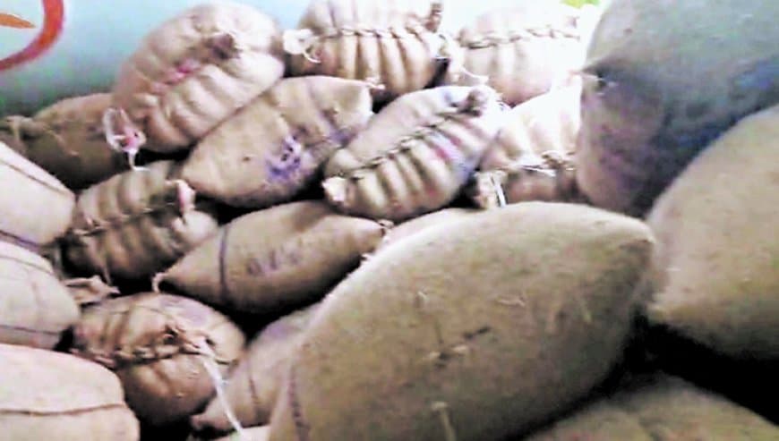 रेड:  दुकान के बाद घर की तलाशी में मिला धान का अवैध भंडारण
