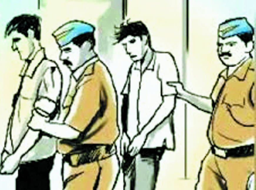 मॉर्निंग वॉक पर निकले बुजुर्ग से लूट करने वाले दो शातिर बदमाश गिरफ्तार, कोतवाली पुलिस ने नकदी और बाइक की जब्त