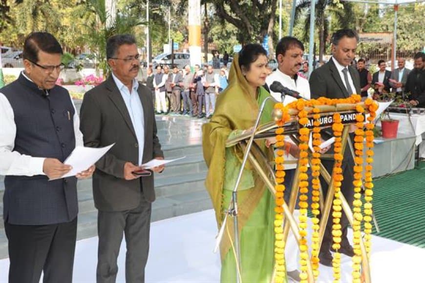 भोपाल... मंत्रालय में सुशासन दिवस... राज्य मंत्री ने दिलायी शपथ