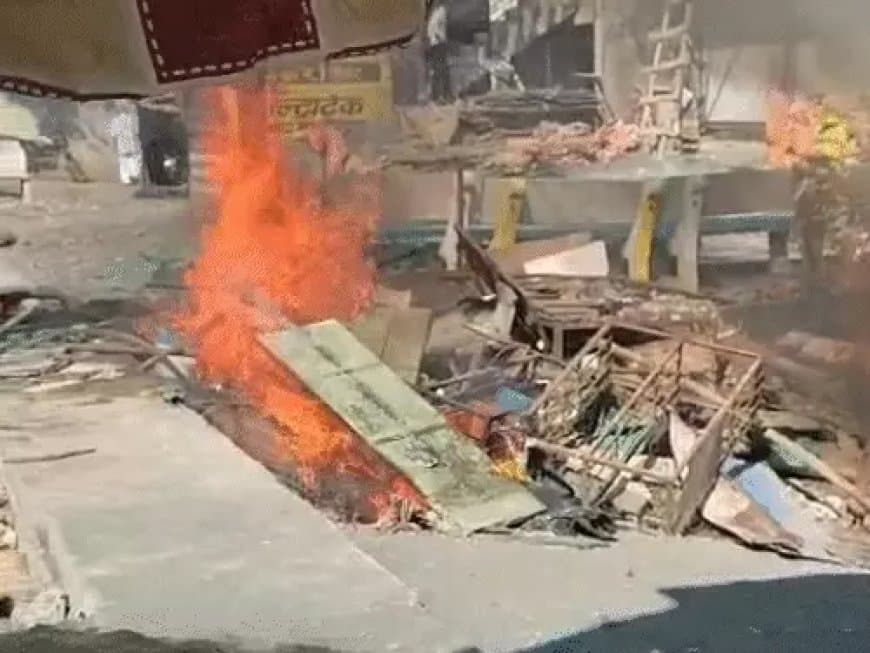 मध्यप्रदेश... उज्जैन में लव जिहाद पर बवाल... दुकानों में लगाई आग