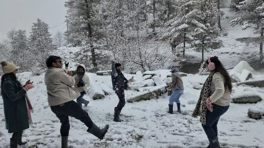 एमपी से जम्मू तक बढ़ी ठिठुरन... कश्मीर में हिमस्खलन का अलर्ट