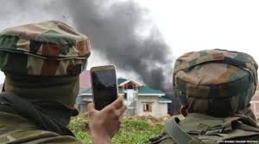 भारतीय सेना में सोशल मीडिया पर बैन हटा: अब जवान चला सकेंगे Instagram और WhatsApp, जानें नई गाइडलाइंस