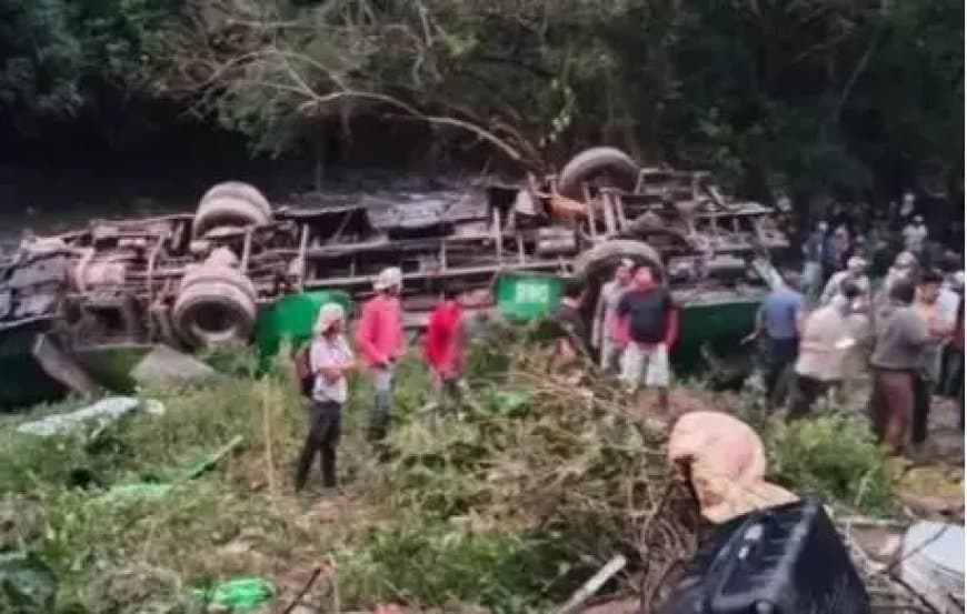 रफ्तार का कहर... मेक्सिको सड़क हादसे में 10 लोगों की मौत