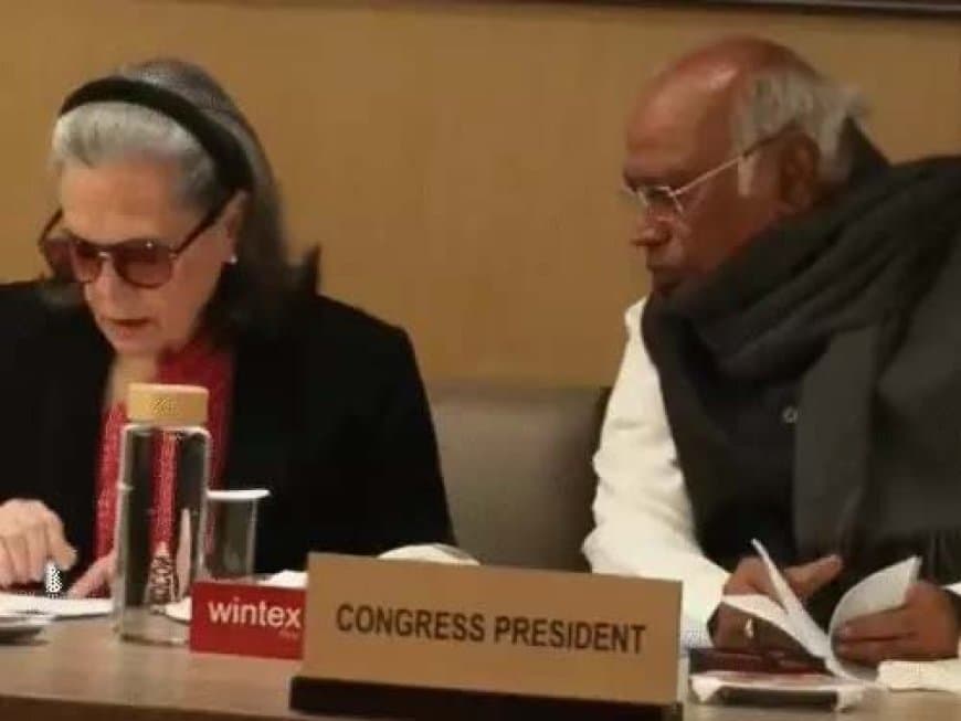 मनरेगा का नाम बदलने पर छिड़ा सियासी संग्राम: 5 जनवरी से कांग्रेस का देशव्यापी आंदोलन