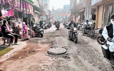 सीवरेज एजेंसी की लापरवाही से शहडोल की सड़कों पर संकट और व्यापार ठप