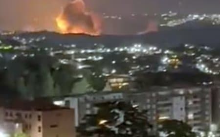 हवाई हमला... वेनेजुएला की राजधानी काराकास भीषण धमाकों से दहली