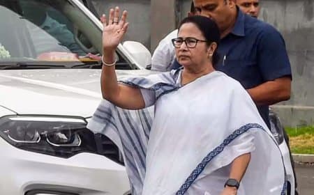 कोलकाता... आई-पैक कार्यालय पर ईडी का छापा...  मौके पर पहुंचीं सीएम 