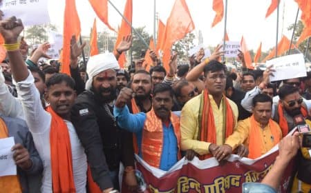 भोपाल PHQ के सामने मांस भरा ट्रक मिलने से बवाल: गोमांस की पुष्टि के दावों के बीच स्लॉटर हाउस सील, प्रदर्शन तेज