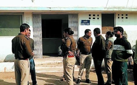 जमीनी विवाद में खूनी संघर्ष गोली चली दो घायल गांव में दहशत फैली पवई