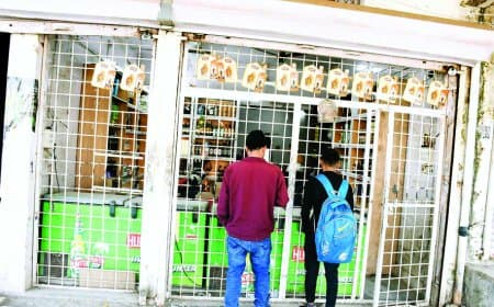 शाम होते ही रीवा की सड़कों पर छलकते जाम नियमों को ठेंगा दिखाता नशा