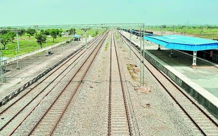 नई रेल लाइनों में देरी से सीआरएस निरीक्षण टला, पन्ना तक ट्रायल होगा अब