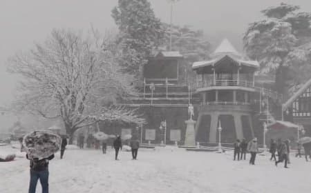 दिल्ली में बारिश से लगा जाम: श्रीनगर से मनाली तक भारी बर्फबारी