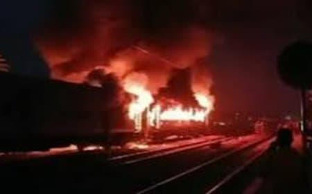 ट्रैक पर धमाका...मालगाड़ी का इंजन क्षतिग्रस्त, लोको पायलट घायल