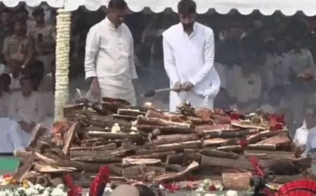 अजित पवार पंचतत्व में विलीन: बारामती में पूरे राजकीय सम्मान के साथ दी गई अंतिम विदाई