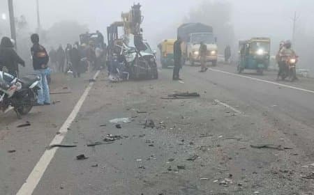 ग्वालियर में हादसा: कार और ट्रक की भिड़ंत... चार लोगों की मौत