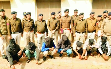मंदिरों और सूने घरों में चोरी कर दहशत फैलाने वाला कुख्यात गिरोह पकड़ाया