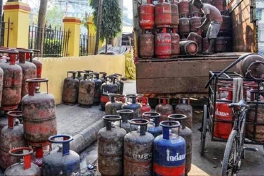 नए साल का पहला झटका... कॉमर्शियल सिलेंडर 111 रुपए महंगा